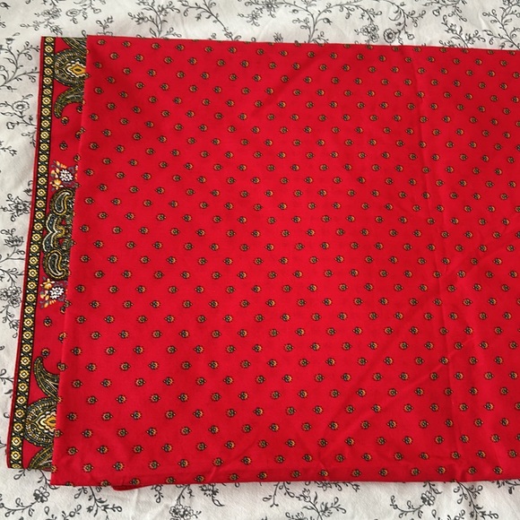 Cotton table cloth in red, green and yellow print floral design rectangular - Picture 10 of 13